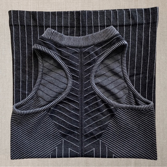 Small Athleta Sojourn Seamless Tank with Black and White Geometrical Design - Picture 10 of 11